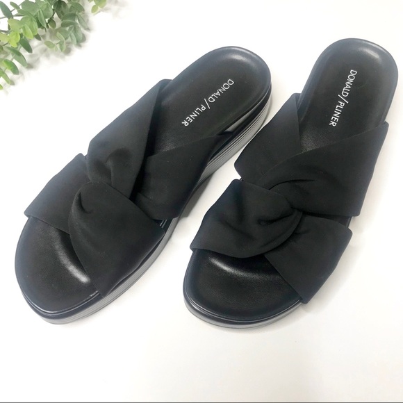 donald pliner black slides